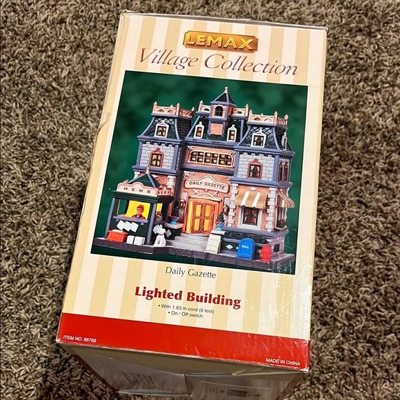 Lemax Caddington Village Daily Gazette Building - Picture 4 of 5